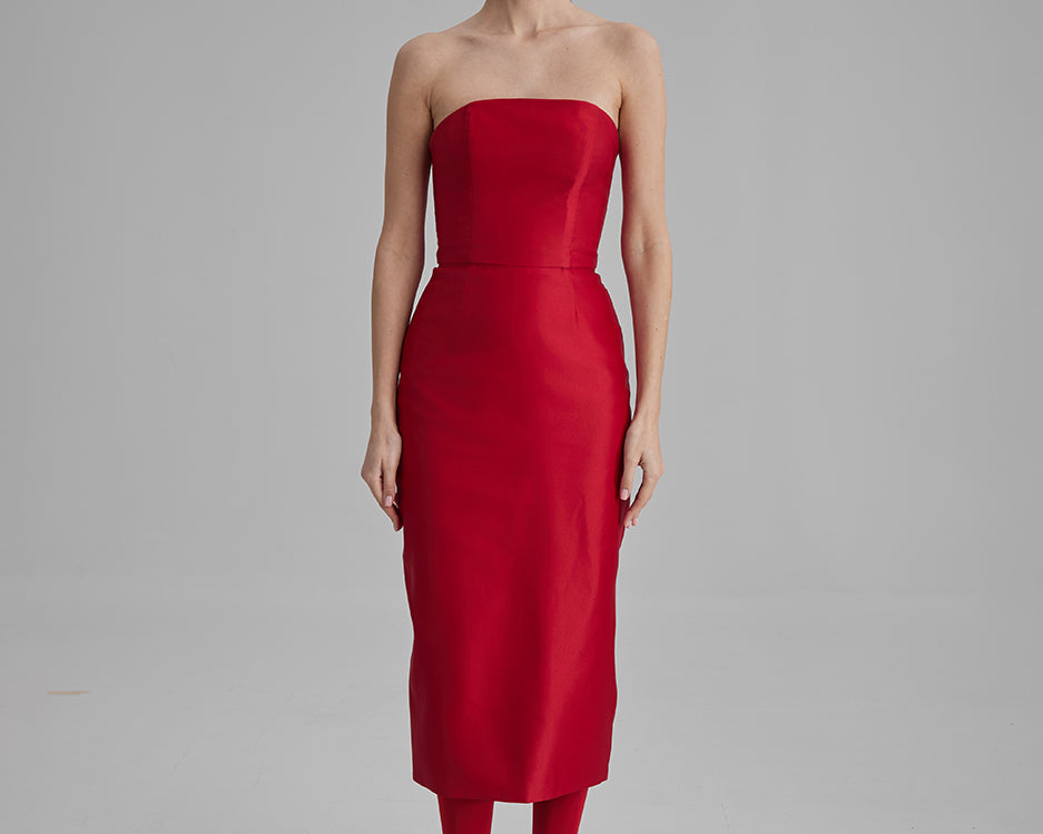KIRA DRESS strapless pencil midi in red – BAÉ - Main Image